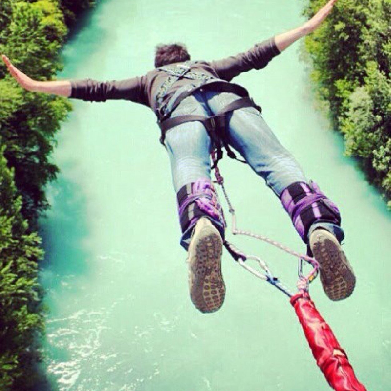 adanval17's profile picture. 