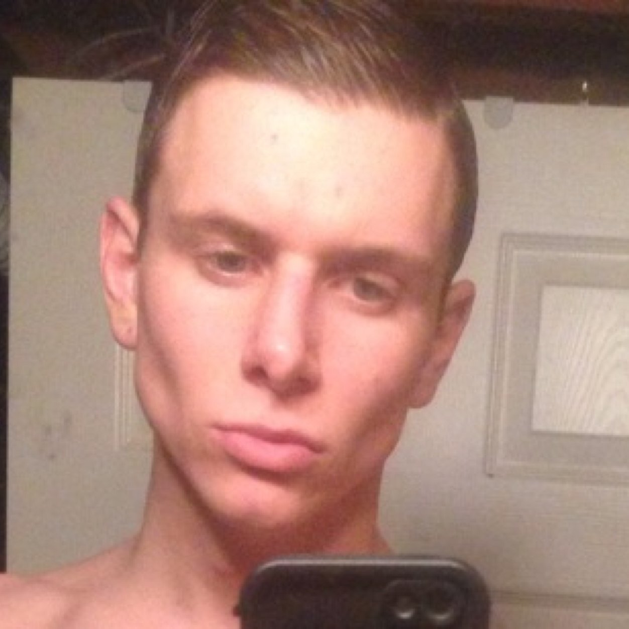 AGowan92's profile picture. College student studying Holistic Nutrition, Fitness enthusiast, enjoy learning, improving, and making the most out of life.