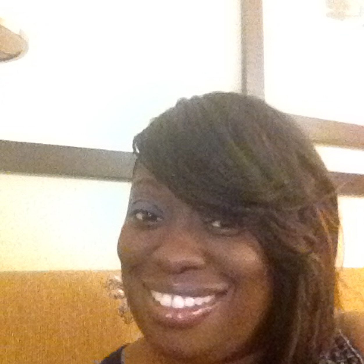 girlwgoldnsmile's profile picture. 