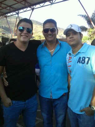 48 años.. empresario...