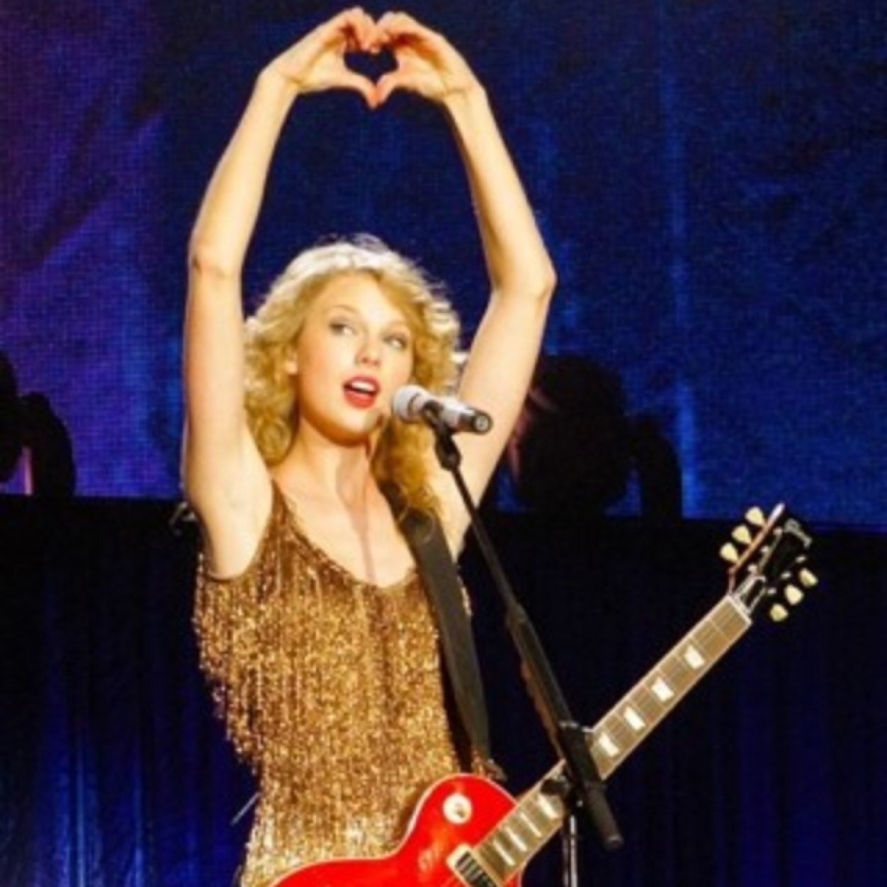 Just wanted to let you know that @LovinglySwift loves you. Please dont feel the need to follow here follow @LovinglySwift