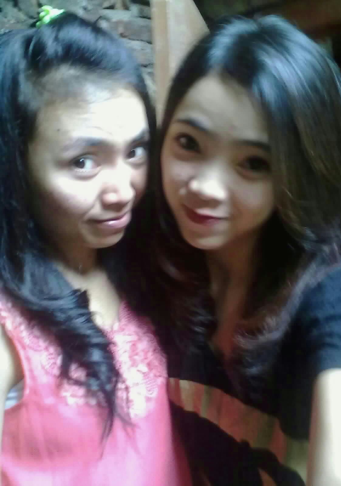 menjadi diri sendiri dan menerima apa adanya :) da aya nu bogoh bener2 mah moal nempo tinu muka ;)
tapi HATEna (y)