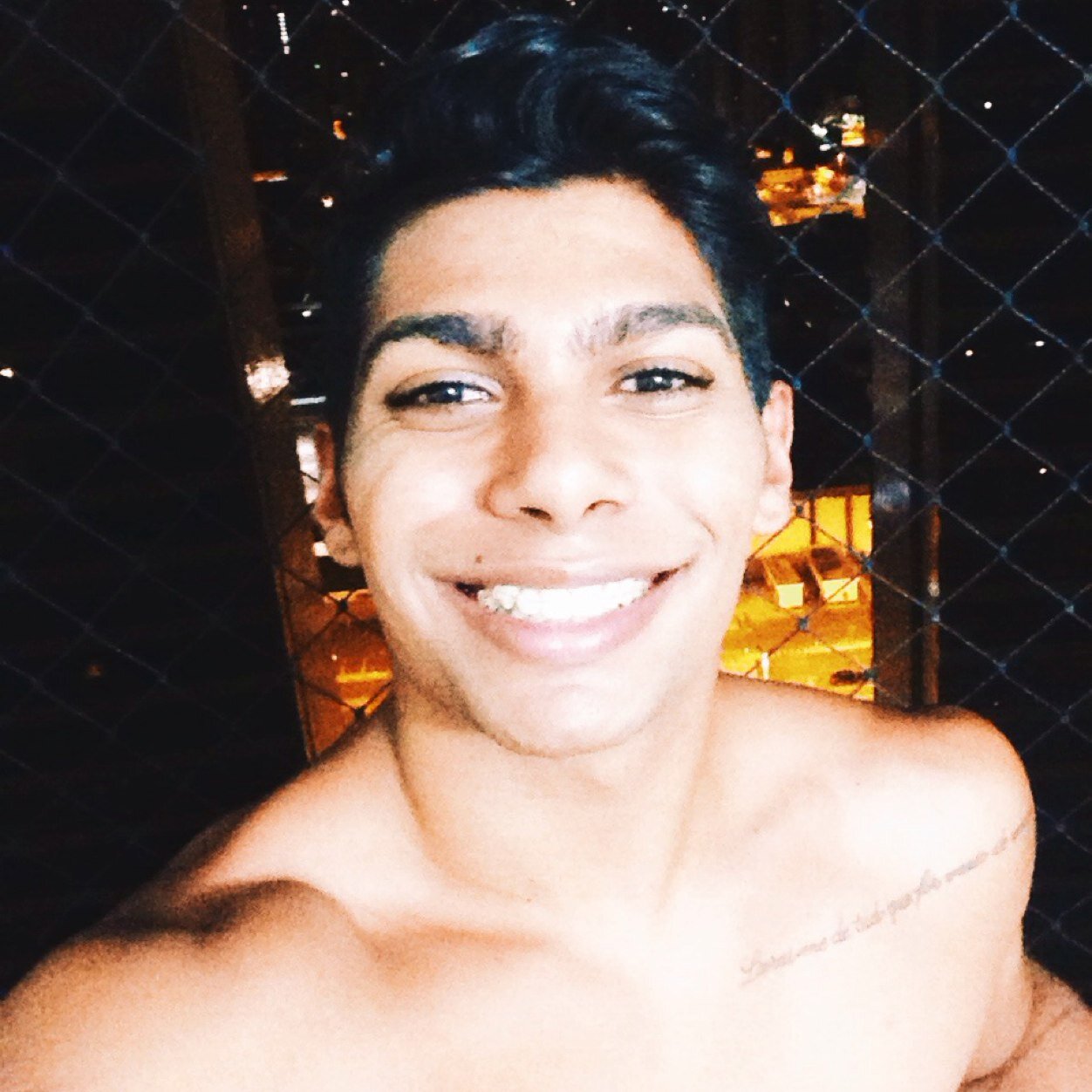 carlosribroma's profile picture. 