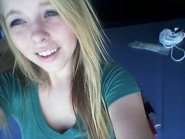 @jennycdelich is queen I'm 17 :) I'm a softball playin ,hunting kinda girl if you wanna talk kik me ms.hottopic