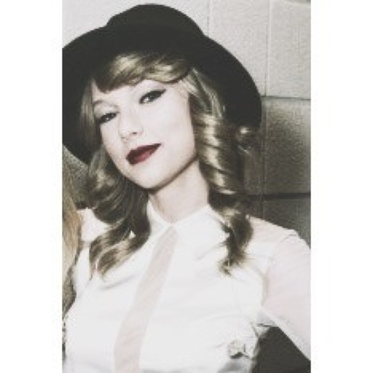 you hate taylor? sorry, can't hear you over her 225 awards @rizzlescophine