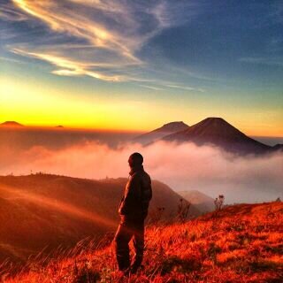 Kedamaian, ketenangan dan kesejahteraan semoga selalu ada pada diri kita..Amin..
