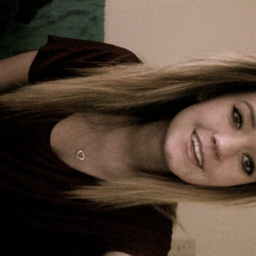 carlie rae. eighteen. college. music. baller.
http://t.co/x4AokaWFJ8. ♥