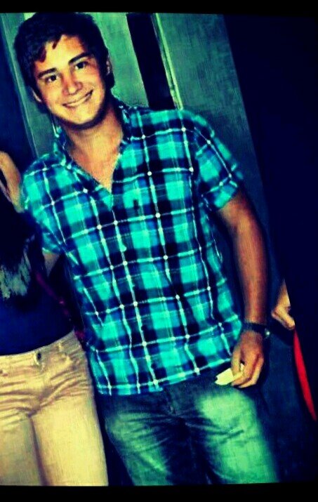 Siempre te tengo presente de mi mente y de mi corazon. No salis nunca Te extraÑo papà.