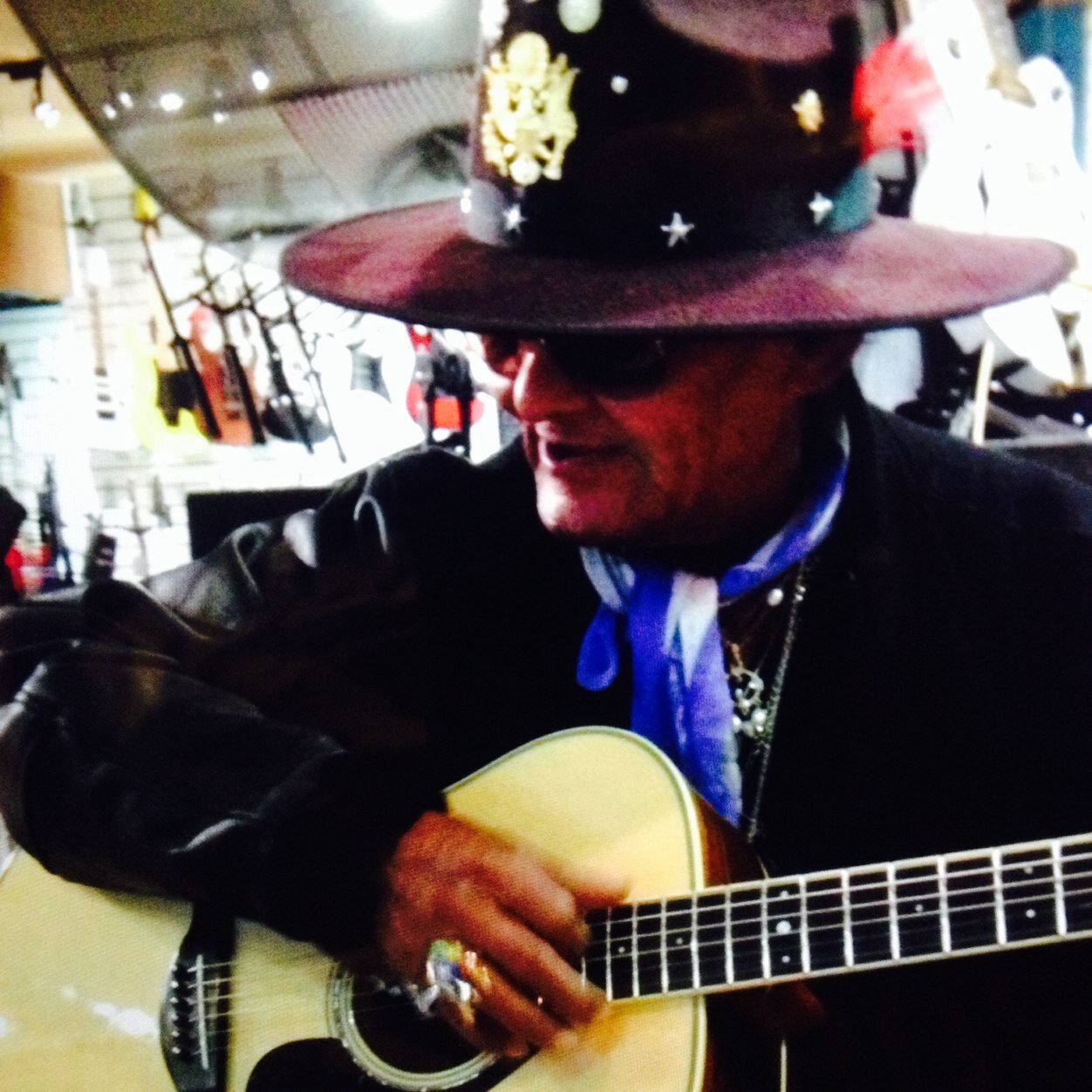 peoplegottalive's profile picture. I slept with Castro's main whore. He gave me 8 hours to leave the country.