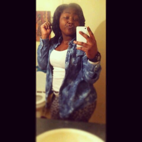im living , waiting on kmw ♥
