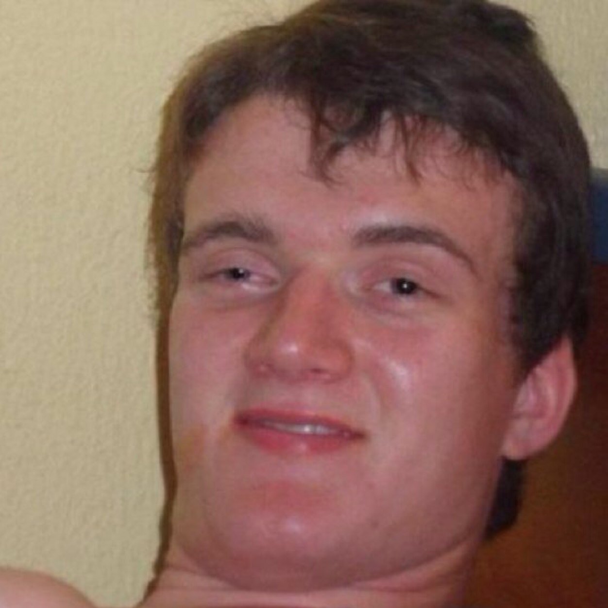 im an asshole who gets high, im here to piss yall off and have some fun. follow me if you want i dont reallt give a fuck