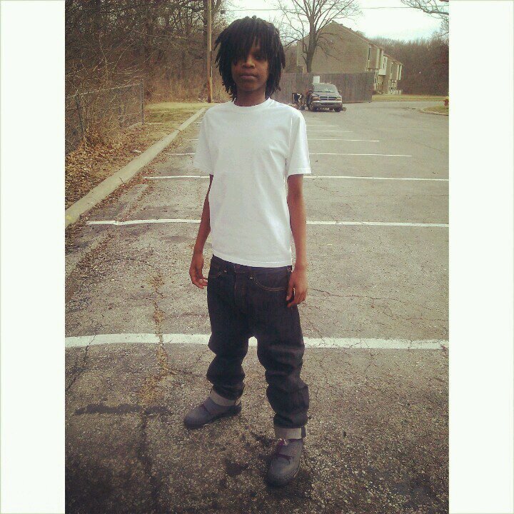 I get mainey. Follow my instagram @leo_team get right or get left and also follow @_thaLadyMobFig its only right
