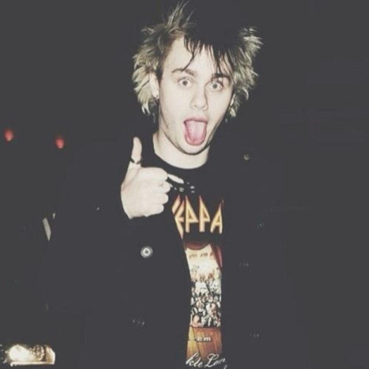Hey, free follow from @ughdorable follow her back, it would mean a lot? Ask for a dm to luke or band acc ! I love you