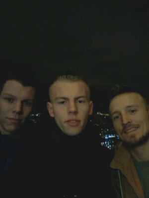 Met de stenen die haters naar me gooien bouw ik me zelf op. Bekijk me profiel niet steeds om te kijken wat ik tweet ;-)