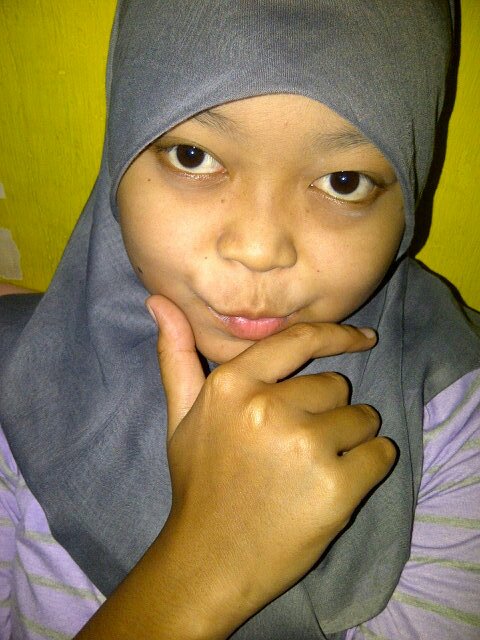 ameliadesiya's profile picture. You follow me , me follow you