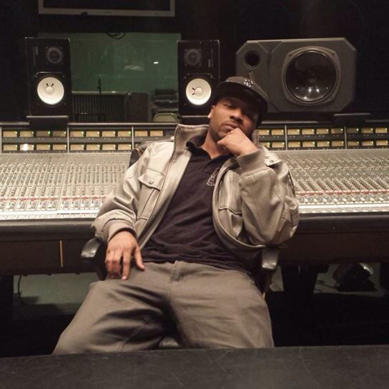 For upcoming shows in the tri state or studio time at bad boy studios contact Vee Jackson today....

570-369-8804
http://t.co/8ijZw6nxR1
@vee_jackson_