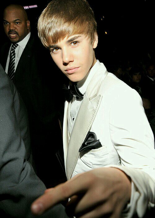 My love pours out to Justin who has been there when I needed him.He is the most compassionate,strong idol.