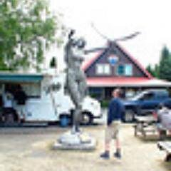 clustgenliru's profile picture. Писатель, если он настоящий писатель, каждый день должен прикасаться к вечности или ощущать, что она проходит мимо него.