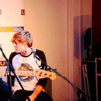 free follow from @queenxxashton ily