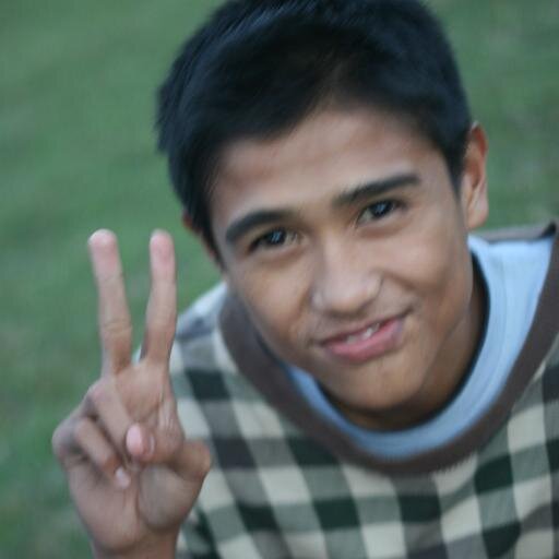 I ♥ ALLAH || I ♥ Family N Friends || Musicphile || • Dream, • Believe, and • Make it Happen :D
Mention for Follback !!