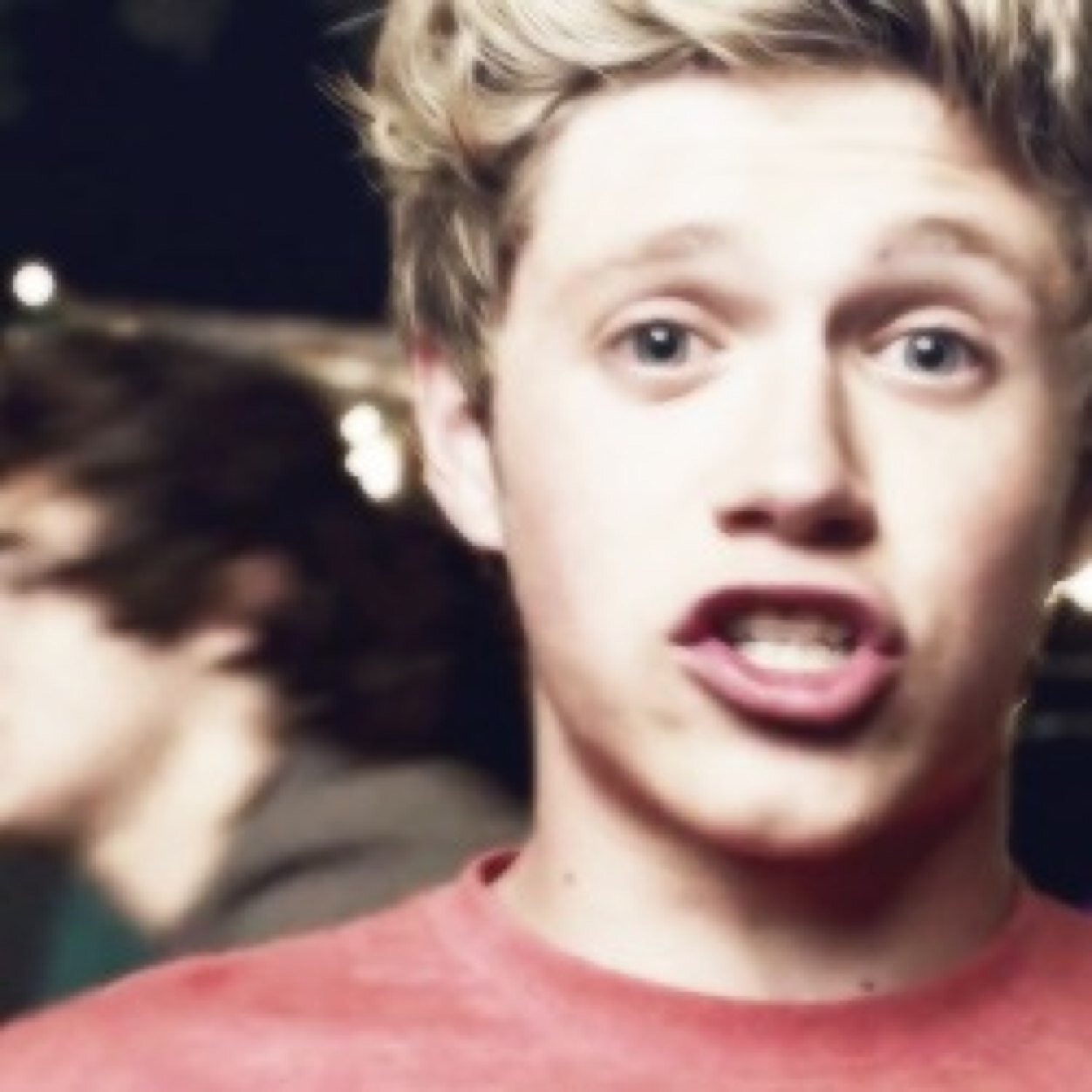 Babe when they look up at the sky, We 'll be shoting stars just passing by