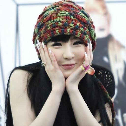 ♥2NE1 박봄. ถ้าพี่เสียใจไหล่น้องยังว่าง  #fapfam