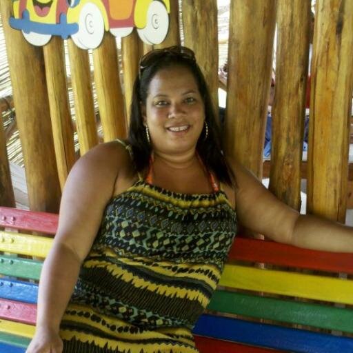Ser profundamente amado por alguém nos dá força; amar alguém profundamente nos dá coragem