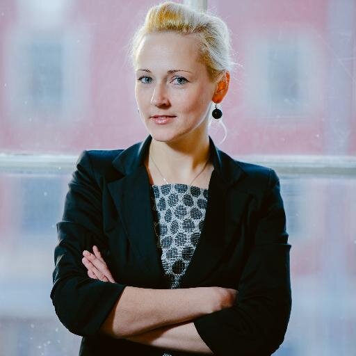 Blondīne ar radošu prātu. Jelgavniece. Interesē PR, publicistika, mediji, soc.tīkli un vispasaules trakā digitalizācija.