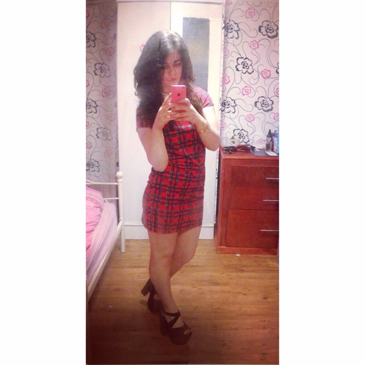 Instagram,_SaraShaw_x
