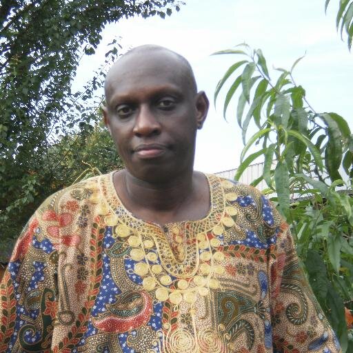 Médecine au Burundi
Licence puis Doctorat en Sciences Biomédicales UCL 
Belgiques
Travail dans différents hôpitaux à Bruxelles