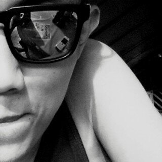 Kacamata , tinggi , cakep - gak pecoyo kenalan ketemuan dewe :D #jare emak