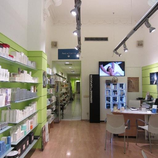 Centro de estética y venta de cosmética acreditada
Tratamientos faciales, corporales, fotodepilación Cera desechable,manicura gel, pedicura, pestañas,etc.