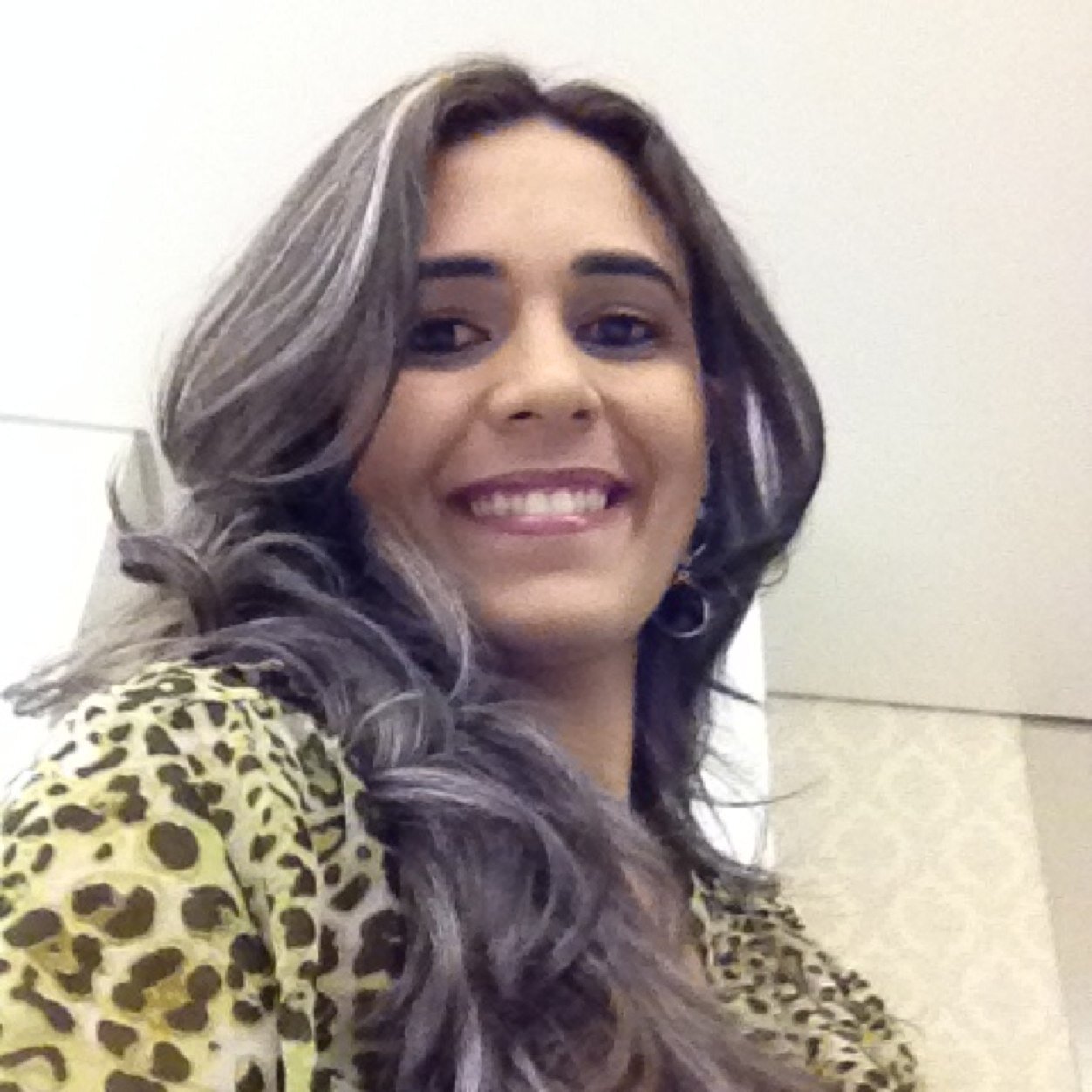 Alinedecastro9's profile picture. Eu quase que nada sei, mas desconfio de muita coisa (Guimarães Rosa) Toda ação gera uma reação.