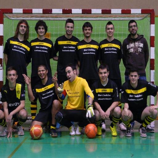 Equipo de fútbol sala de la ciudad de Teruel. Luciendo orgullosos los colores del Villarreal C.F.