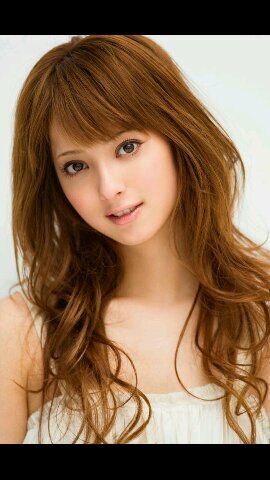日本の美しい女性を紹介します。