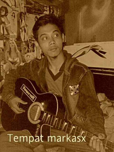 (LOVPE HIM, AND& HE SHALL)
DUNIA maya bikin orang stress &bodoh (soCRAZY)

FB