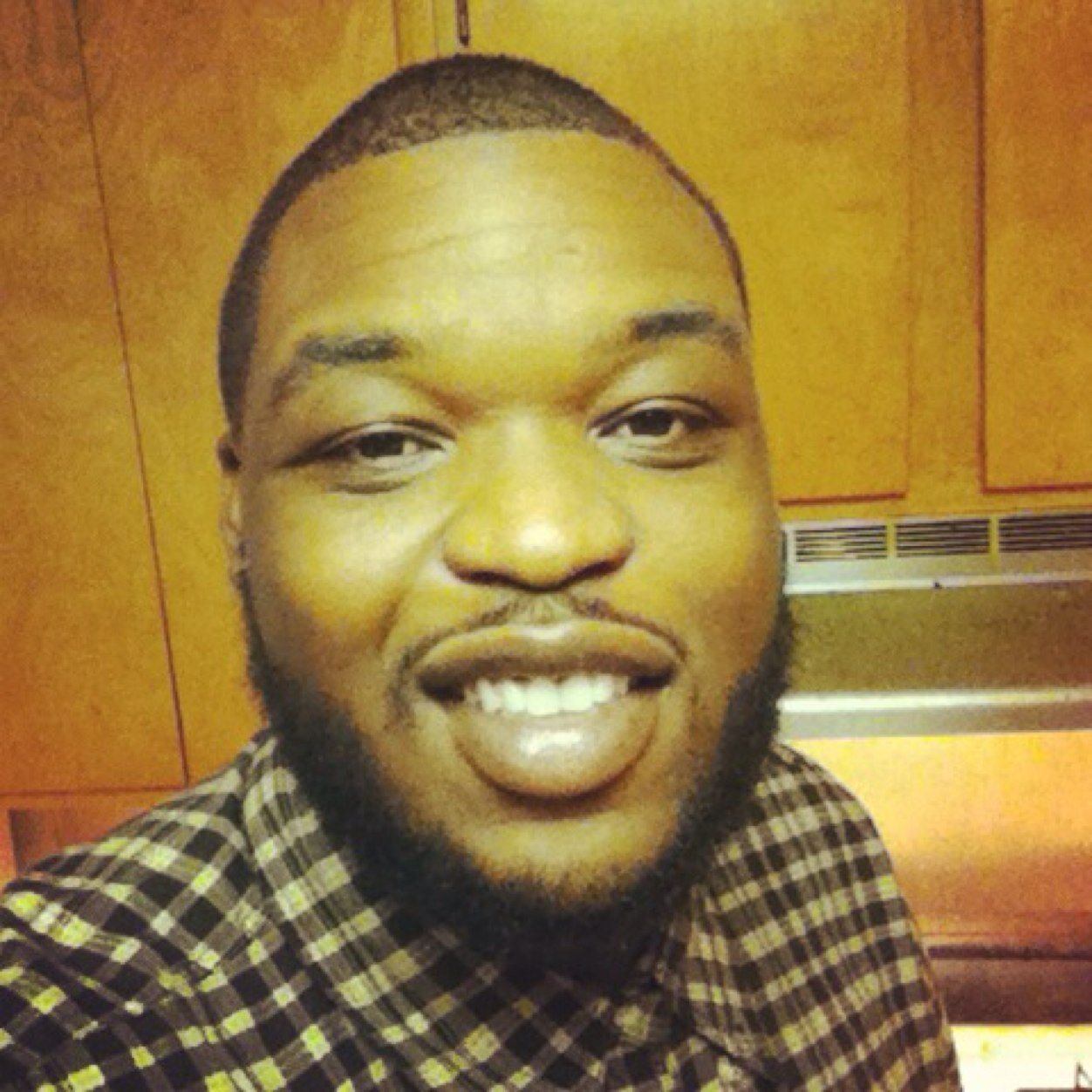 jus a hardworkin nigga dat b smokin loud and coolin it