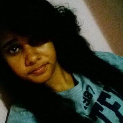 sou dramatica, carente, louca, feliz e odeiio falsidade e amoooo chocolate kk