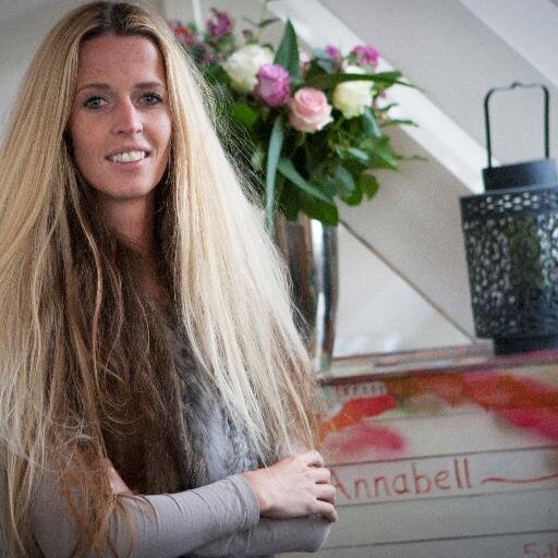 Als liefdescoach wil ik jou vrij & sterk maken. Leef jouw verlangens, wees zichtbaar, geniet schaamteloos en in volle overgave! Dit is wat ik jou gun. ♥