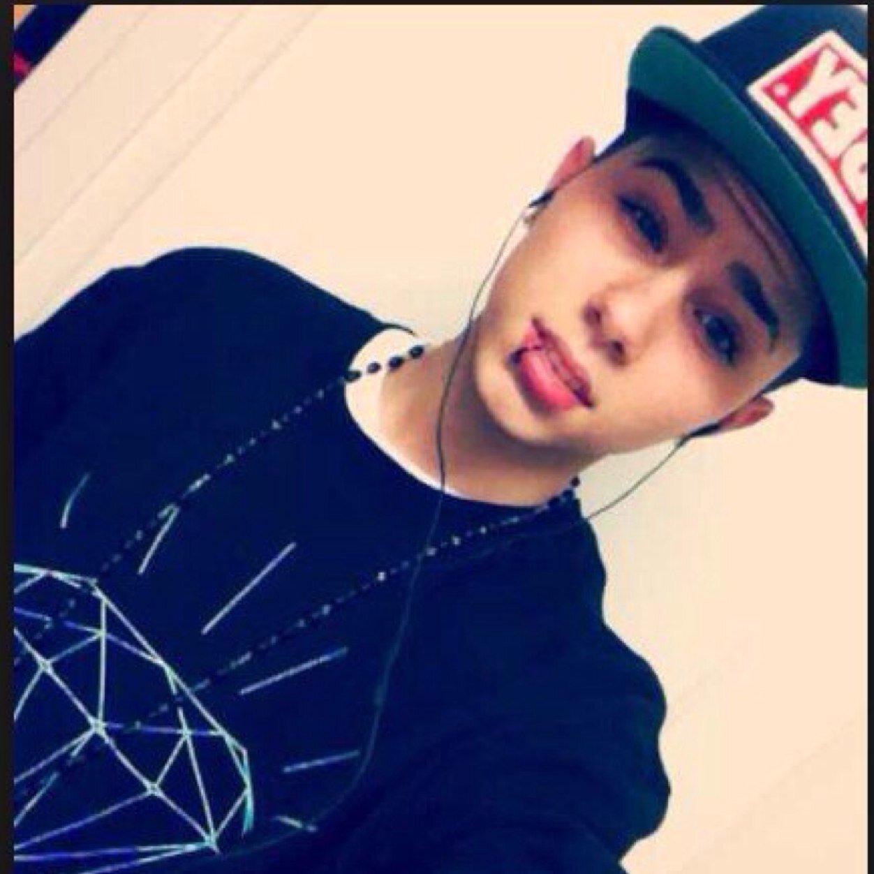 American/dominican  i follow back, retweets my tweets