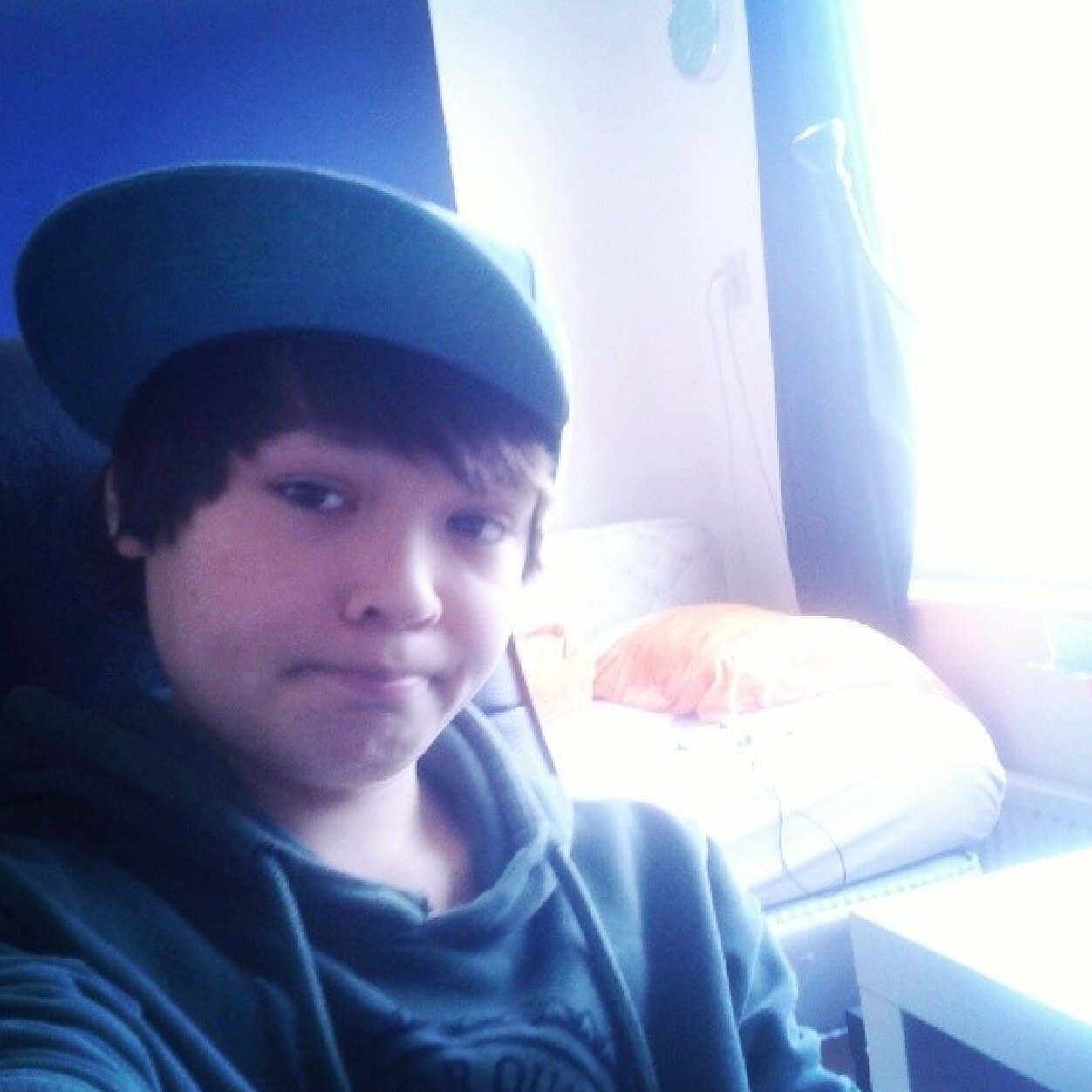 julesnobbe's profile picture. jules-12-vrienden-handballen-skateboarding-vrolijk-youtube