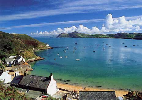 Luxury 3 Bed 2 bath apartment at top of beach road in Morfa Nefyn.Perfect base to relax and explore the stunning Llyn Peninsula.