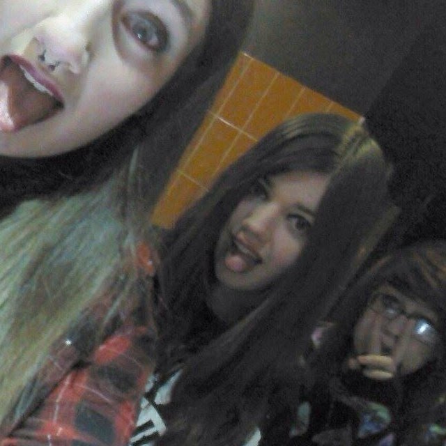 follow my other account @drxpdeadchloe x