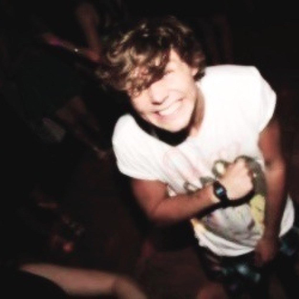 Follow @twerkingirwxn ask for a follow back:)x