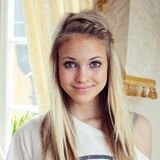 Jestem sobie Maja lubię truskawki *-* Mam 15 lat :))  Mieszkam w Opolu xd
