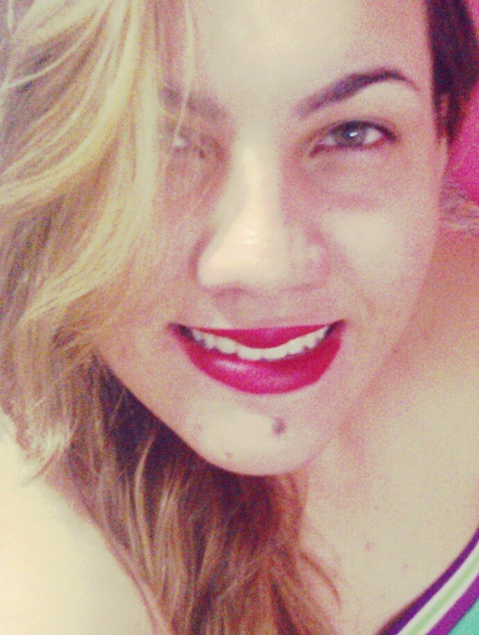 LululoveKelly's profile picture. Não deixe as pequenas coisas te deixarem pra baixo. Você tem várias razões para olhar pra cima e agradecer a Deus. ♥