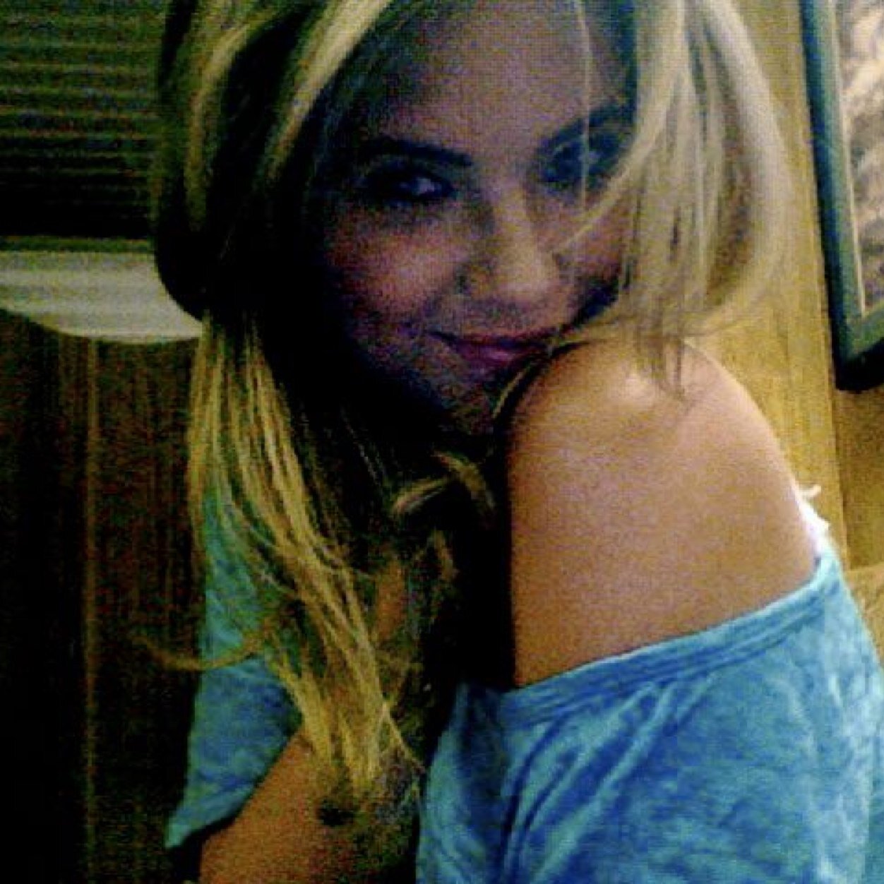 Post bad  Ashley Benson follow me ❤️