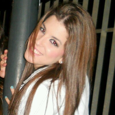 Risueña por naturaleza =D Maestra.
Disfrutando cada instante a mi manera         No cambié, solo aprendí!!!