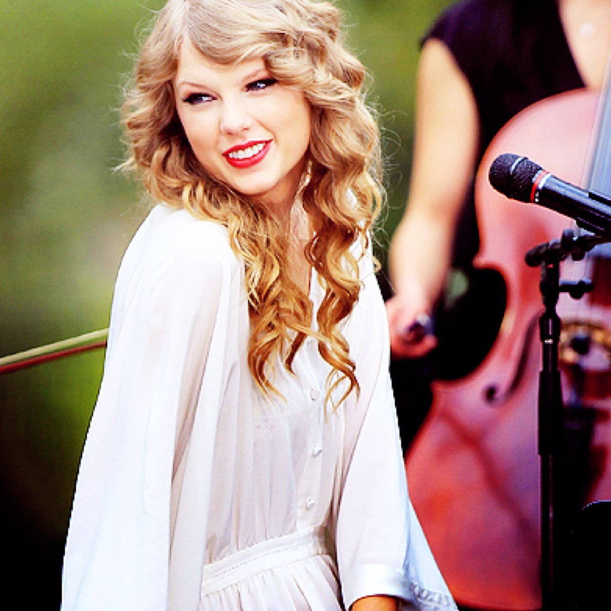 Eu sou apenas uma garota tentando achar um lugar nesse mundo . -TS ❤❤ Uma Swifter