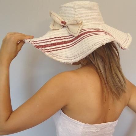 We design unique clothing and purses from antique linen fabric.